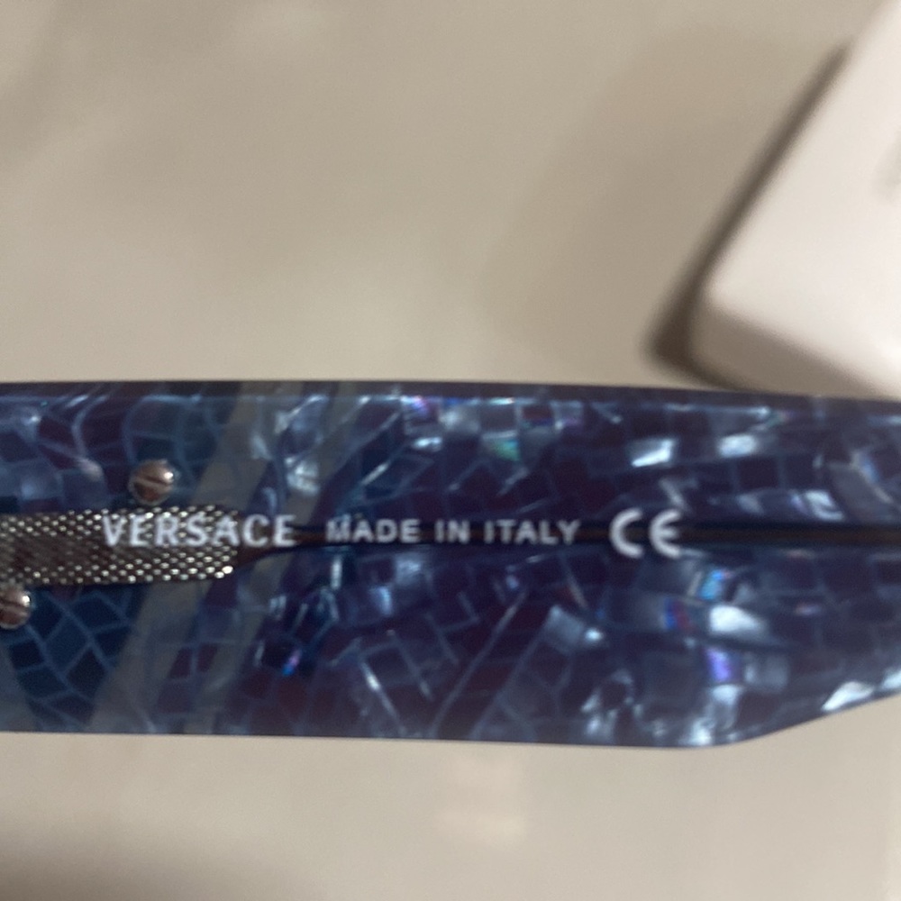 Authentic VERSACE brand new sunglasses with square frame in rhinestones on the V - Picture 5 of 10